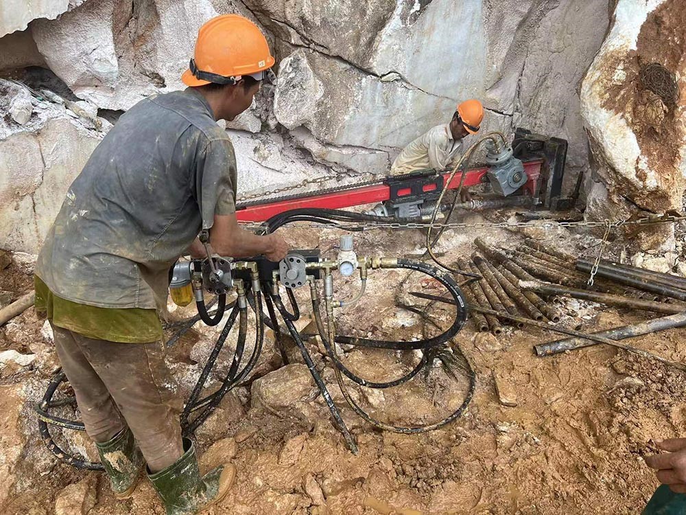 DTH Drilling Machine DTH Drilling Machine